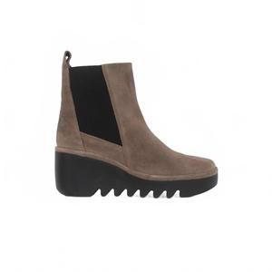 NEW FLY LONDON women's bagu233fly boot in taupe